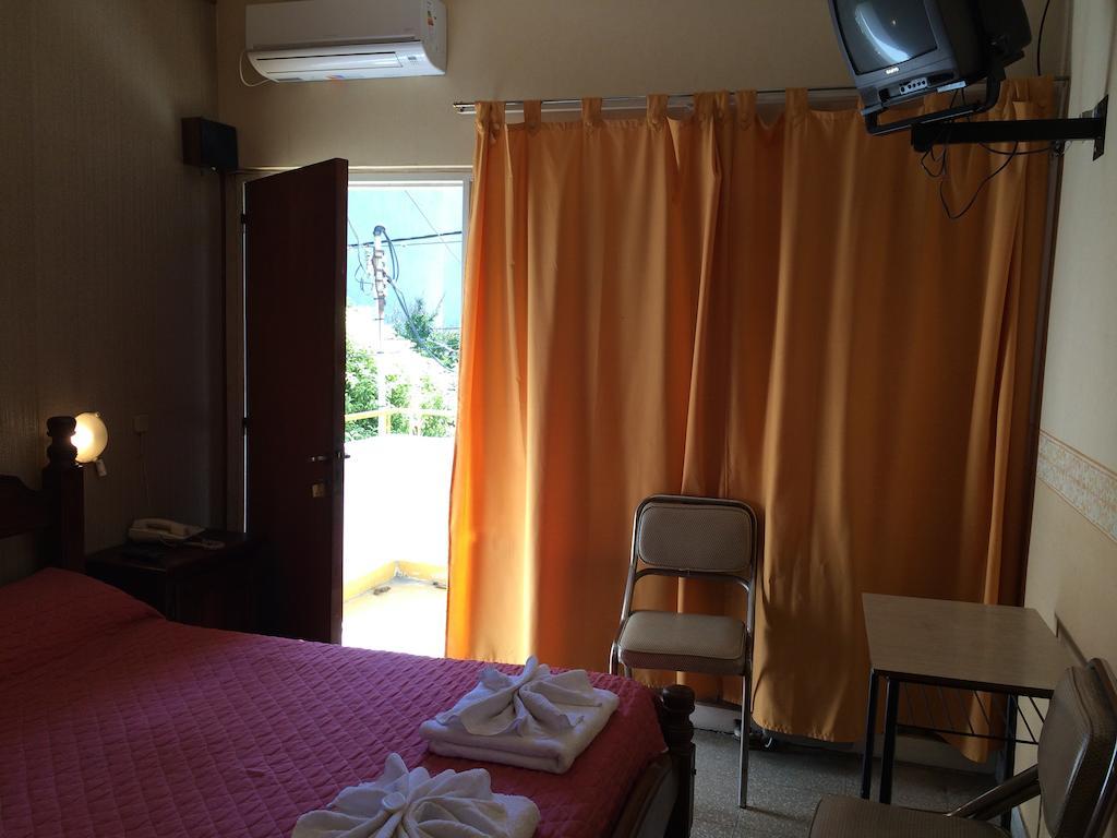 Hotel Cordoba ヴィラ・カルロス・パス エクステリア 写真