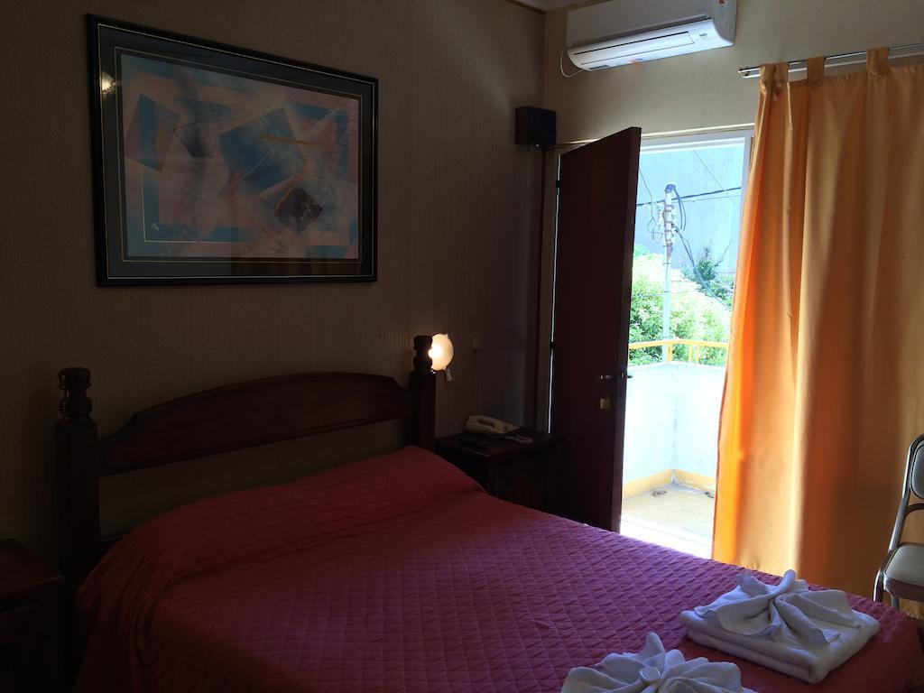 Hotel Cordoba ヴィラ・カルロス・パス エクステリア 写真